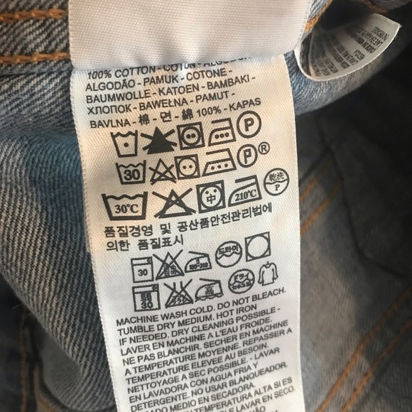 Levi’s Light Wash Denim Vest - Picture 6 of 6